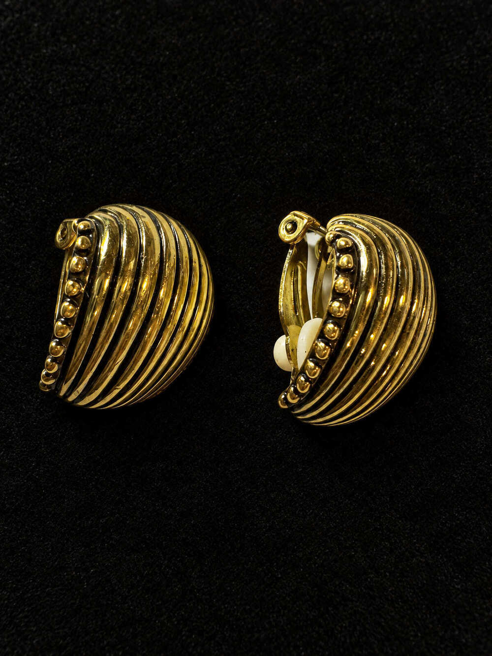 ⚜️ Gold-Tone Dome Clip-Ons | Ribbed Beaded Edge | Statement Earrings 💗